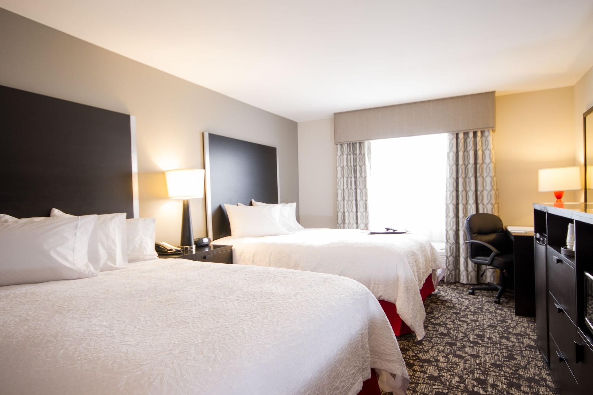 Hampton & Hotel
