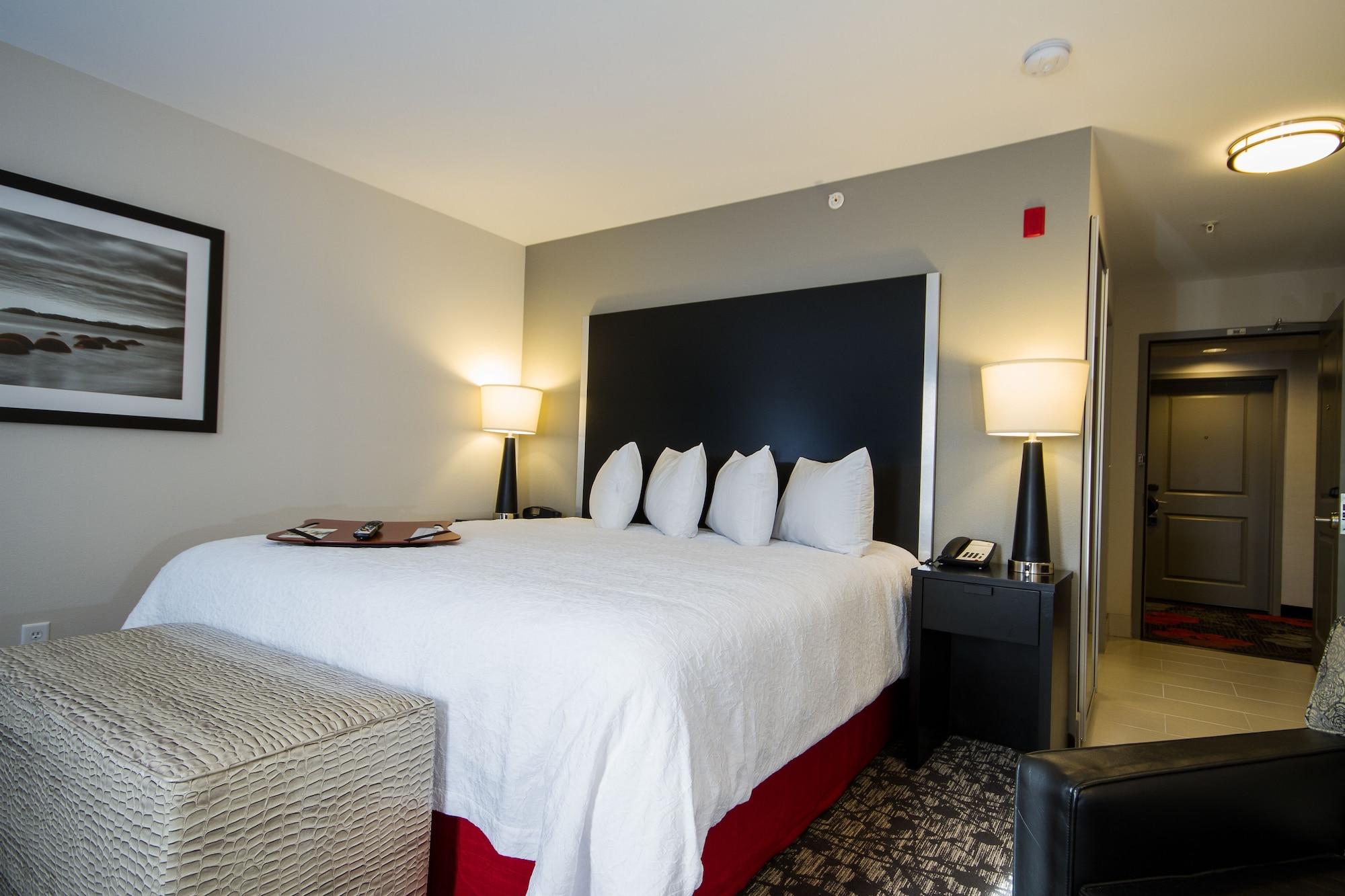 Hampton & 3* DuPont